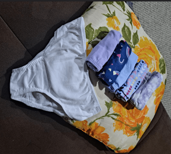 Girls underwear small (Wunderkind) (4t-5t)